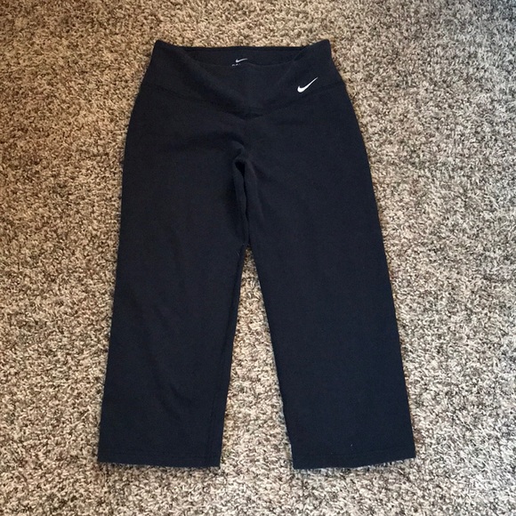 Nike Capri leggings - Picture 1 of 3
